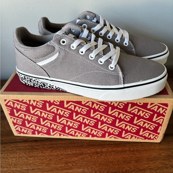 New in Box Men's Vans Seldan Sidewall Frost Gray tennis shoes sneakers, size 8 - Picture 1 of 11
